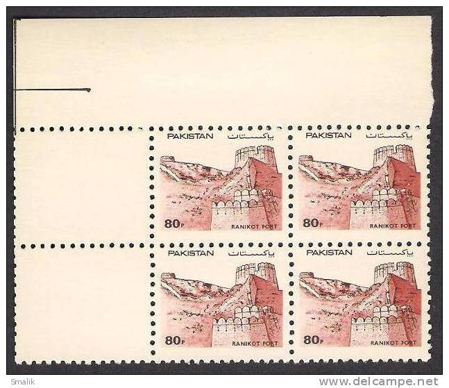 Pakistan 1984, 80p Fort  Error & Variety, Corner Block Of 4 With Side Gutter Same As Stamp Size Margin, MNH - Pakistan