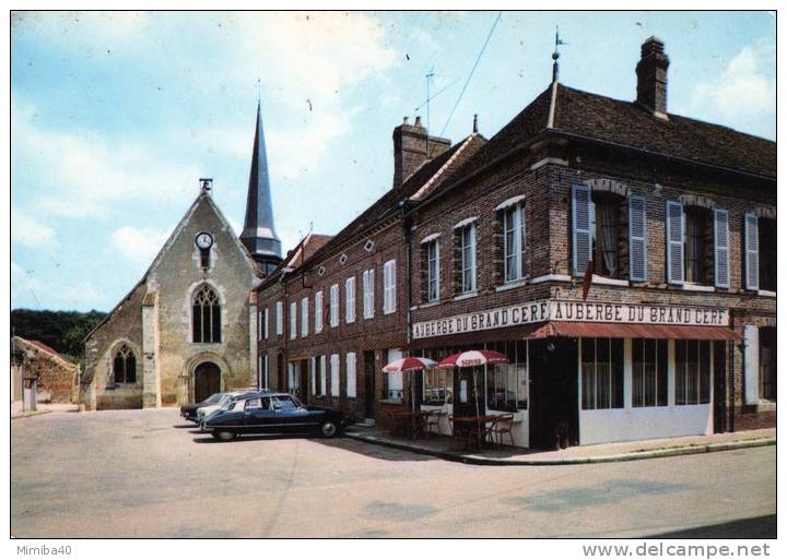 LA FERTÉ LOUPIERE - La Place De L'Eglise Et L'Auberge Du Grand Cerf - Andere & Zonder Classificatie