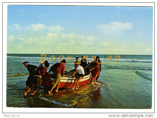 {64430} Portugal Costa Da Caparica , Poussant Le Bateau De Pêche ; Animée - Pêche