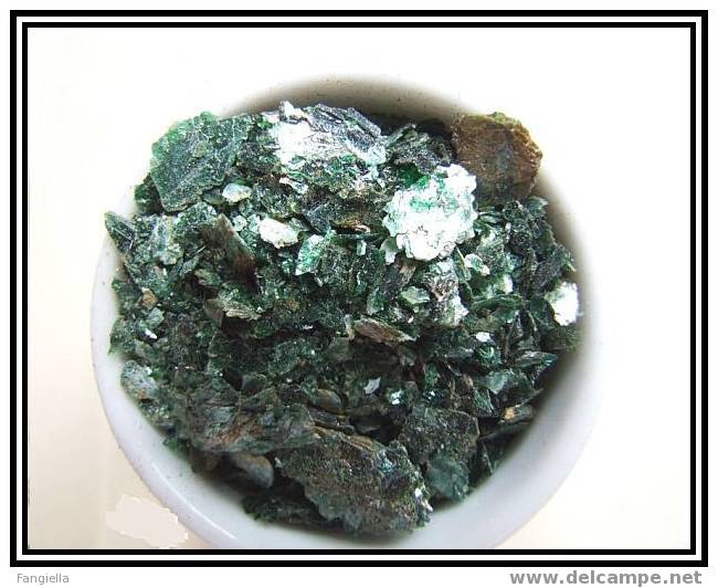 10 Grammes De Mica Vert En Poudre/paillettes, Appelée Aussi Fuchsite Ou Muscovite - Extra - Minerales