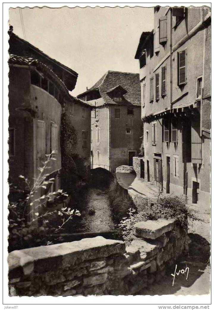 CPSM     46       FIGEAC       1944      VIEILLES MAISONS RUE DU CANAL - Figeac