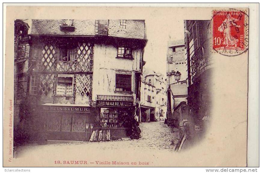 Saumur....Rue ....Vielle Maison En Bois  ...Epicerie Augerault - Saumur