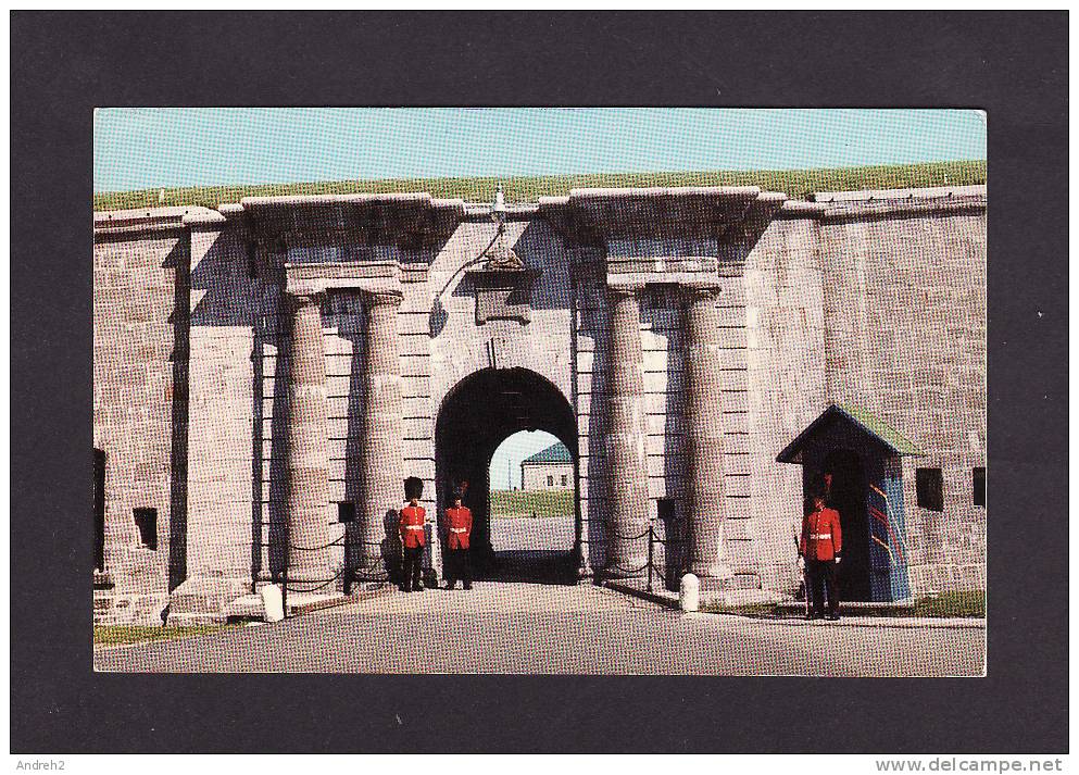 QUÉBEC - Sentinelle Du Royal 22e Regiment De Faction A La Porte Dalhousie Qui Donne A L'intérieur De La Citadelle - Québec - La Citadelle