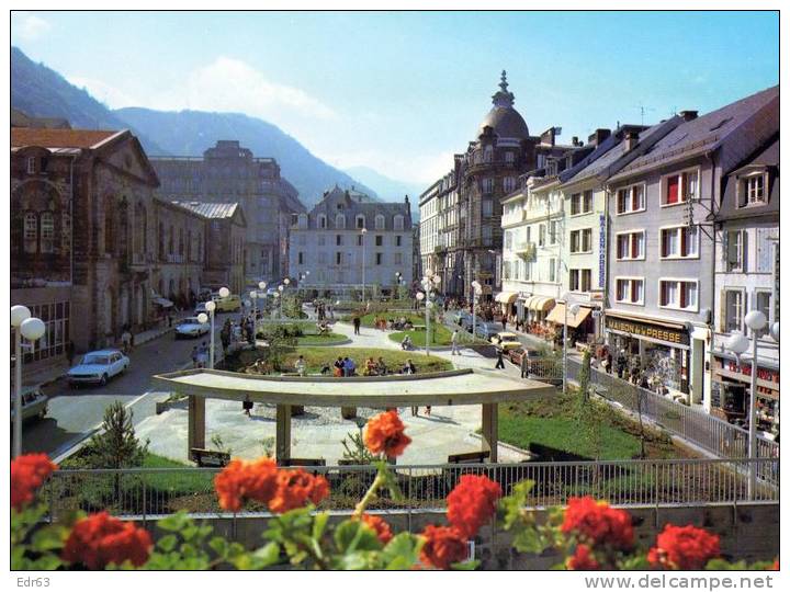 [63] Puy-de-Dôme > Le Mont Dore Place Du Pantheon Et Les Thermes - Le Mont Dore