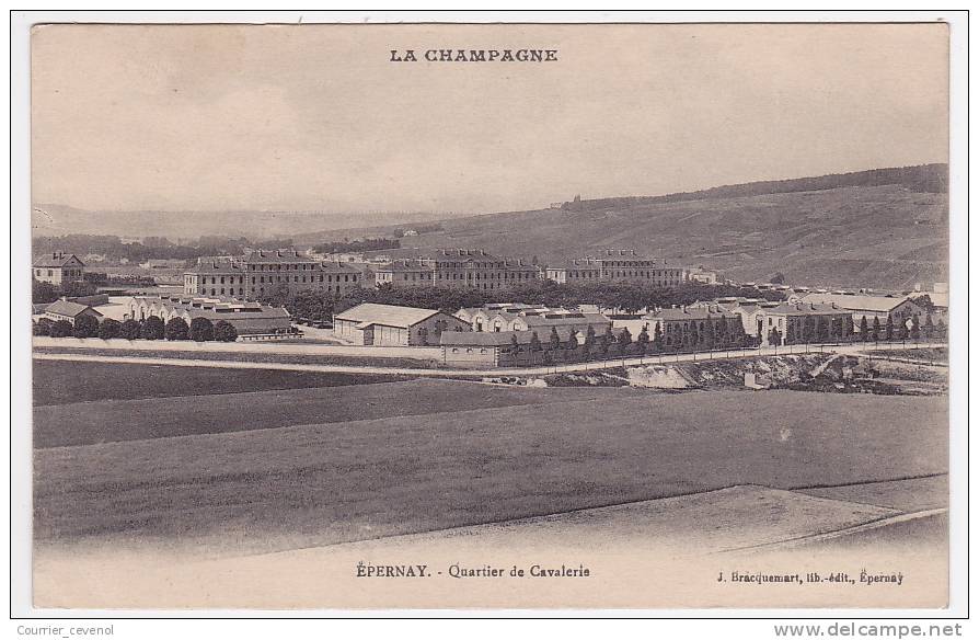 CPA - EPERNAY (Marne) - Quartier De Cavalerie - Epernay