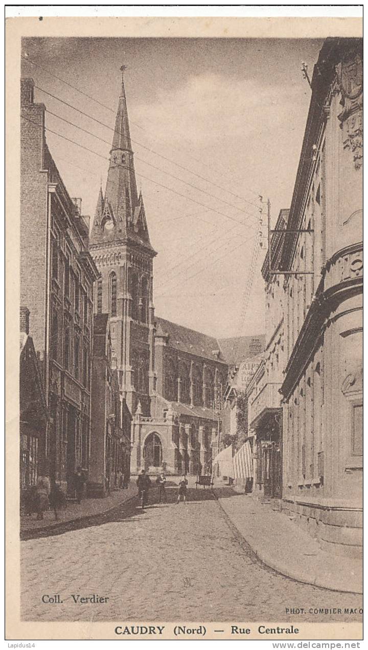 AA 67 / CPA CAUDRY  (59)  RUE CENTRALE - Caudry