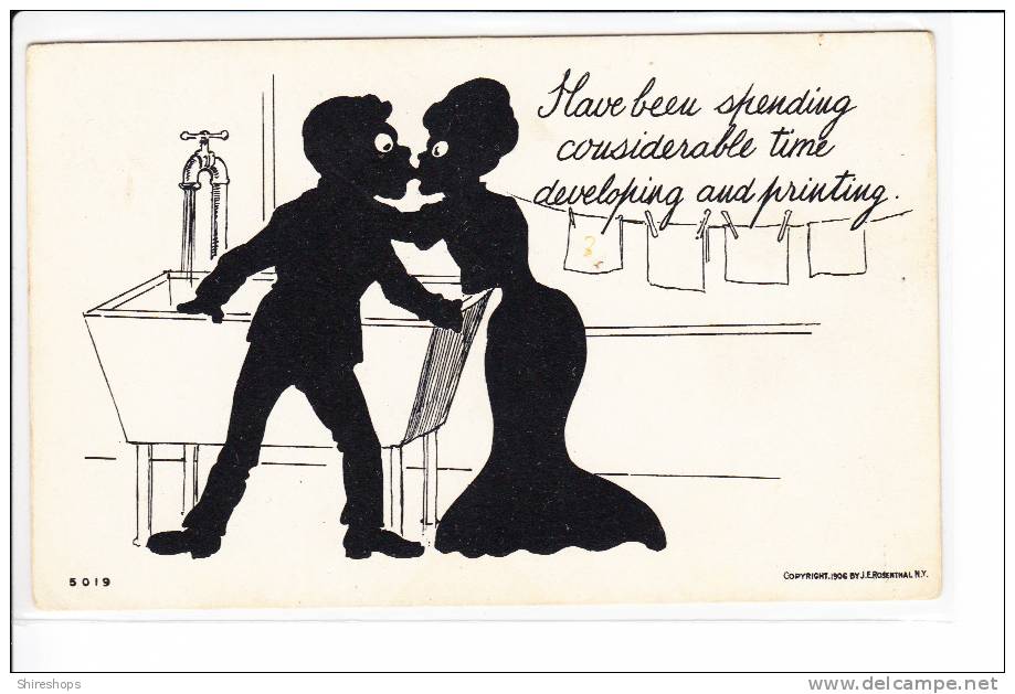 Silhouette Man And Woman Kissing Been Spending Considerable Time Developing Printing Photographer - Silhouette - Scissor-type