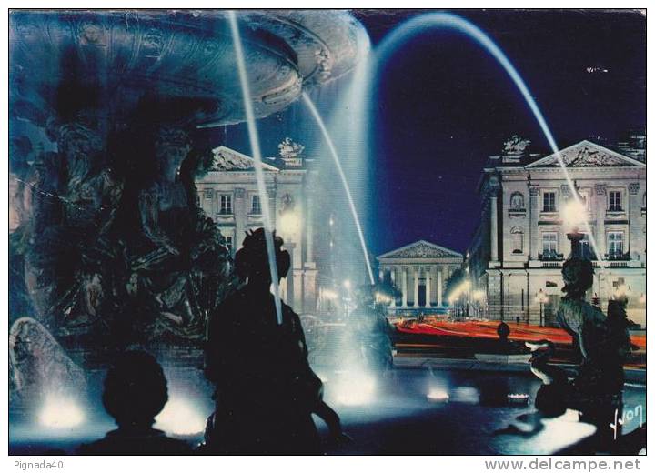 Cp , 75 , PARIS , La Place De La Concorde Illuminée Et La Rue Royal - Piazze