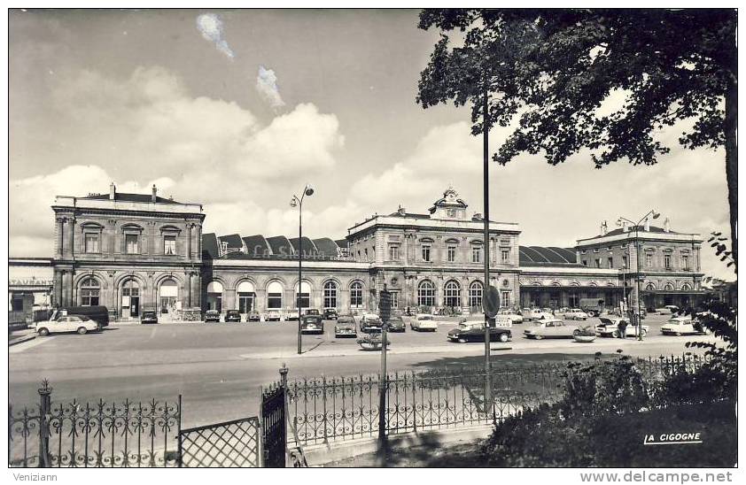 CPSM Format CPA - REIMS - Vue Générale De La Gare SNCF - Automobiles - Reims