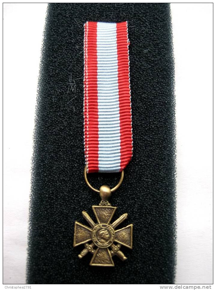 PEU COURANT LEGION ETRANGERE MEDAILLE PENDANTE REDUCTION POUR CEREMONIE  NEUVE - France