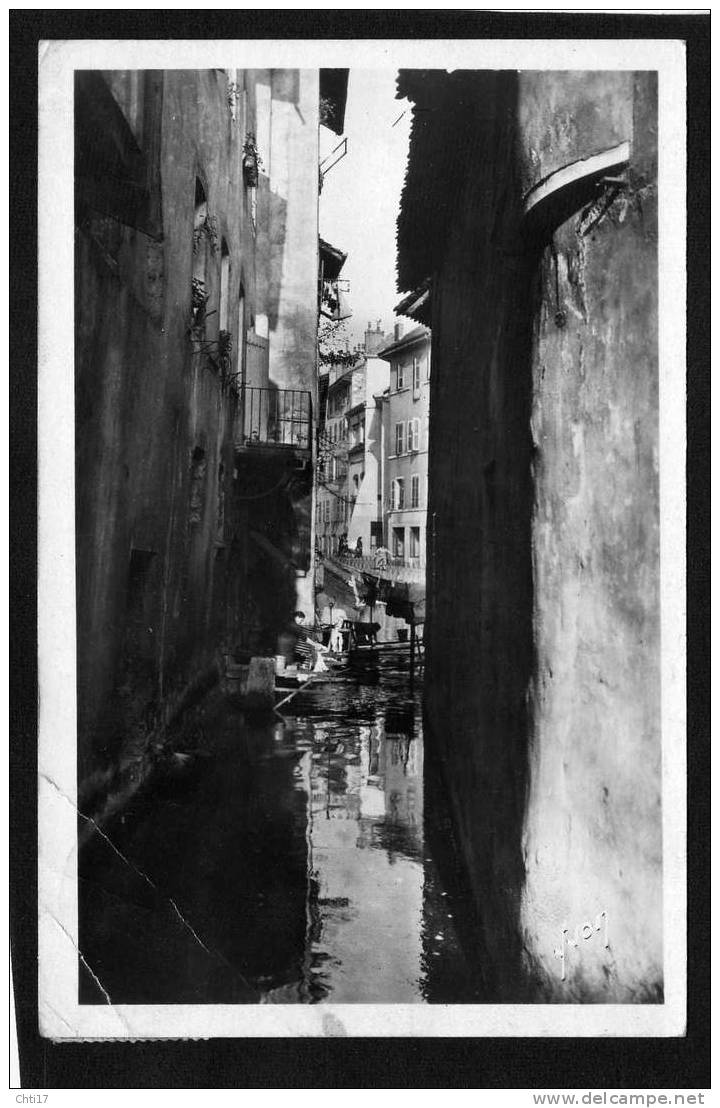 ANNECY VIEILLE MAISON SUR L EAU DU VASSE AVEC LAVANDIERE   EDIT  YVON CIRC 1950 - Annecy-le-Vieux