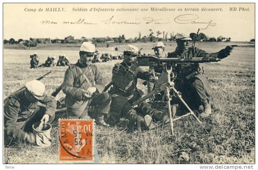 Soldats D'Infanterie Actionnant Une Mitrailleuse En Terrain Découvert - Superbe Carte  ( Voir Verso ) - Régiments