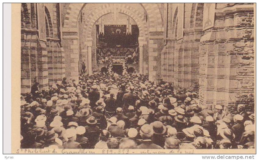 ST PHILIBERT DE GRAND LIEU ( 44 ) Intérieur De L´Eglise Pendant La Messe Pontificale Le 11/06/1936 . Très Animée - Saint-Philbert-de-Grand-Lieu