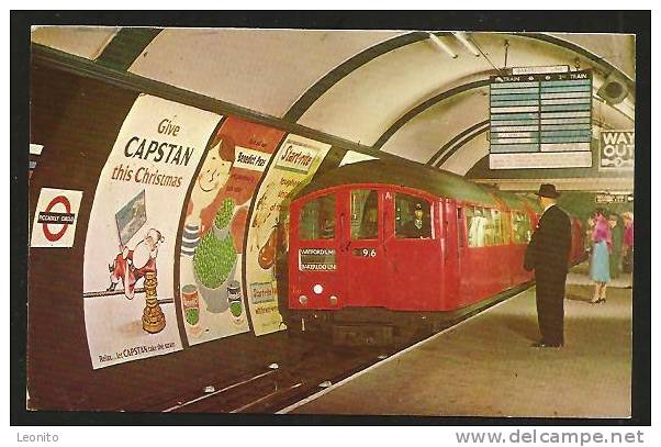 Tube Train Entering Picadilly Circus Station London Photo Card - U-Bahnen