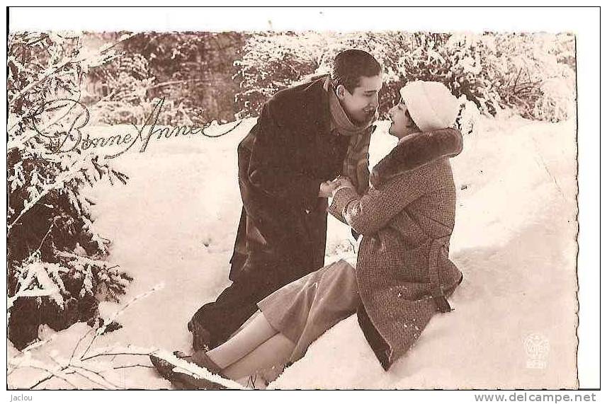 JEUNE COUPLE EMMITOUFLE  DANS LA NEIGE      REF 22185 - Couples