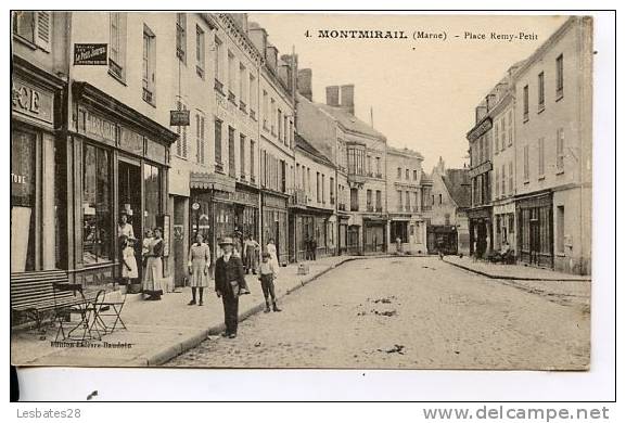 CPA  51.-MONTMIRAIL.-Place Remy-Petit -Scènes &amp; Types...-JUL SA 2011- 197 - Montmirail