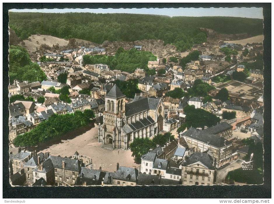 CPSM - En Avion Au-dessus De SAINT ST SAENS (76) - Vue Aérienne Place De L' Eglise ( LAPIE 3) - Saint Saens