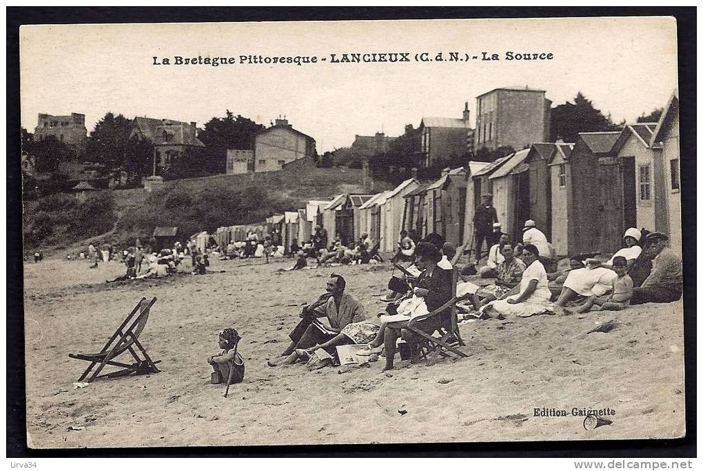 CPA  ANCIENNE- FRANCE- LANCIEUX (22)- LA SOURCE- PLAGE AVEC BELLE ANIMATION GROS PLAN- VILLAS- CABINES - Lancieux