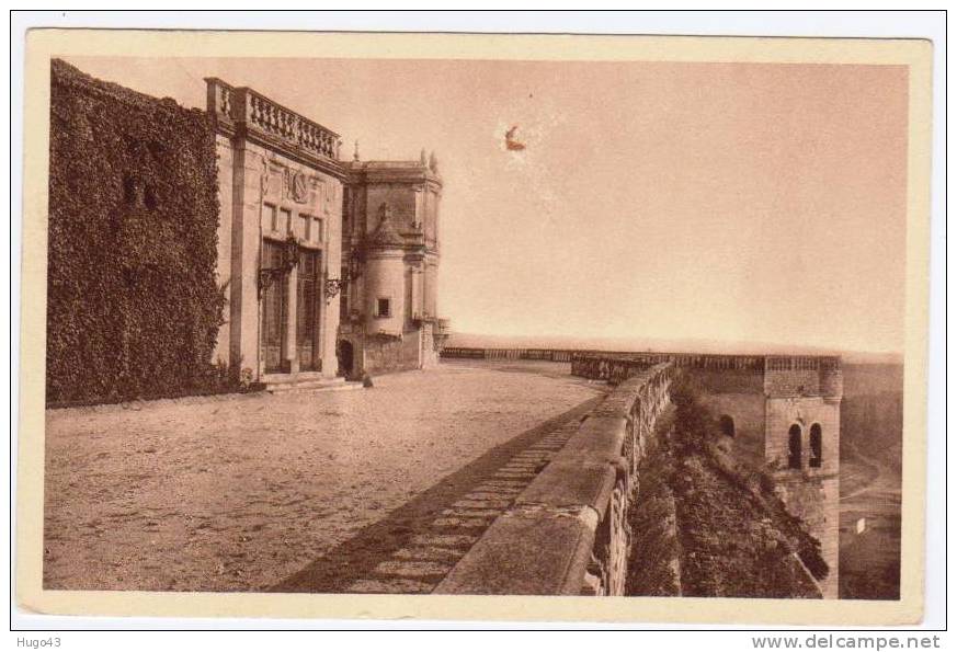 GRIGNAN - LE CHATEAU - UNE VUE DES TERRASSES - RESTAURATION DE 1919 - Grignan