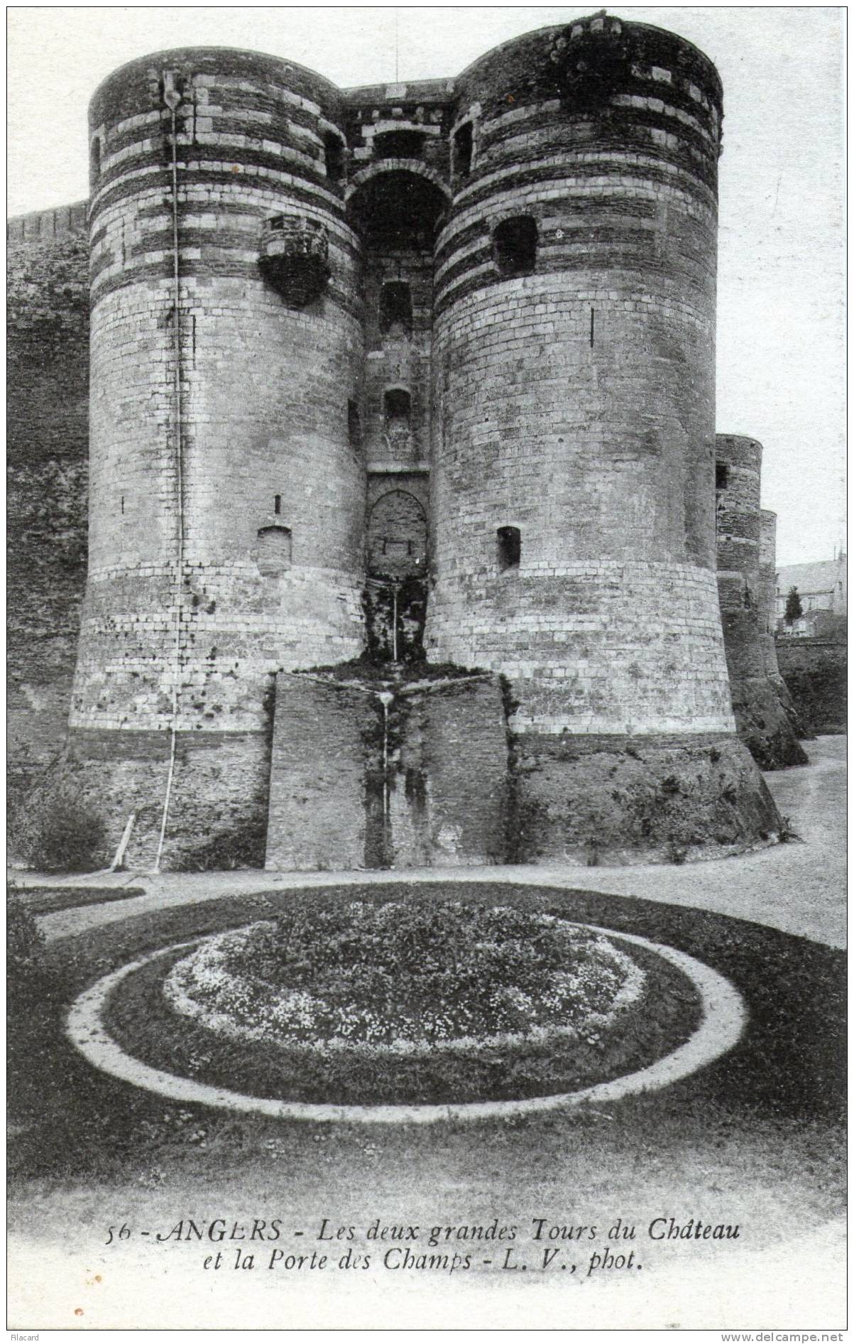 18125  Francia,  Angers, Les Deux Grandes  Tours Du  Chateau  Et  La  Porte  Des  Champs,  NV  (scritta) - Angers