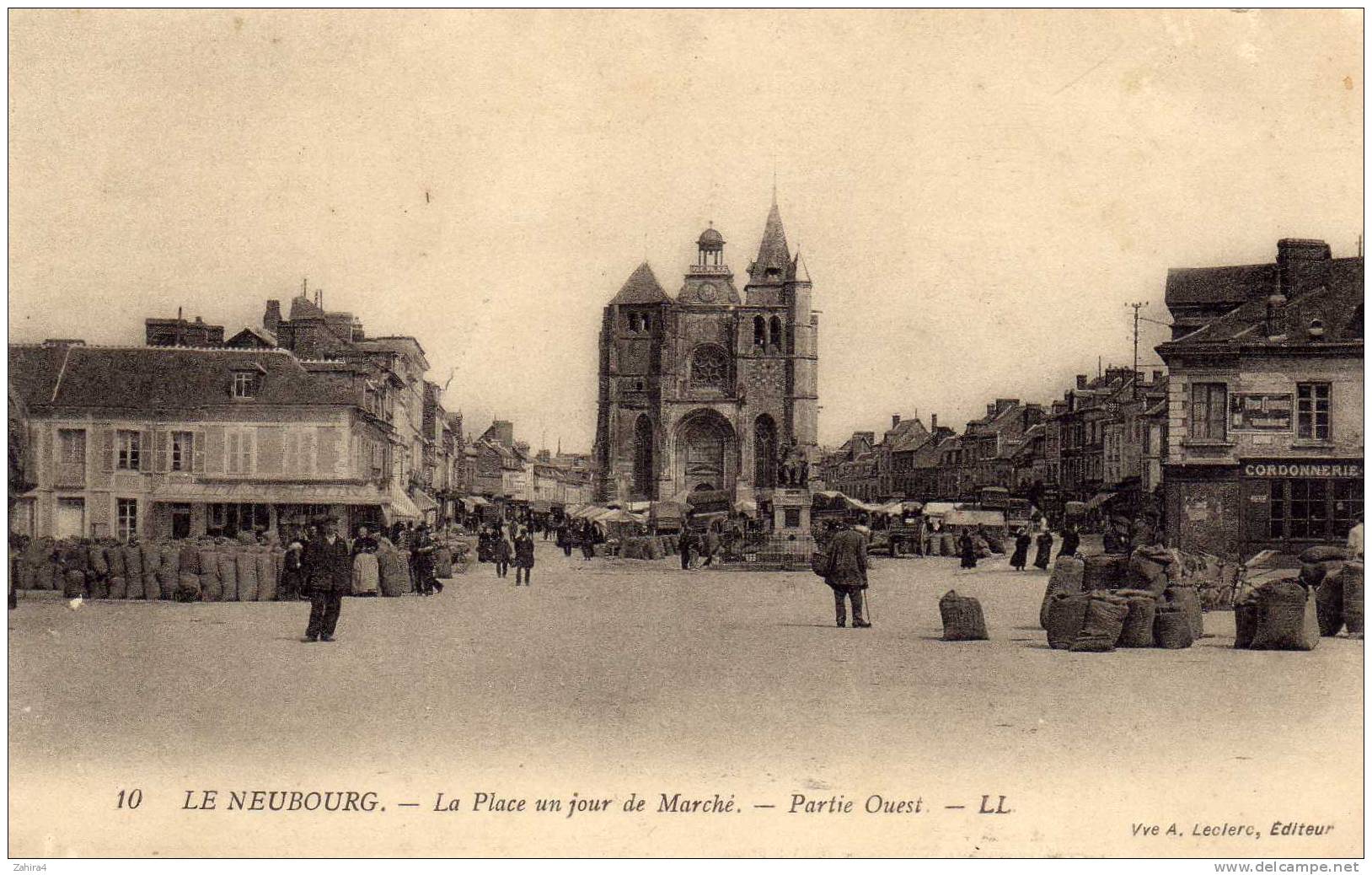 10 - Le Neubourg - La Place Un Jour De Marché - Partie Ouest -L.L - Marché - Cordonnerie - Le Neubourg