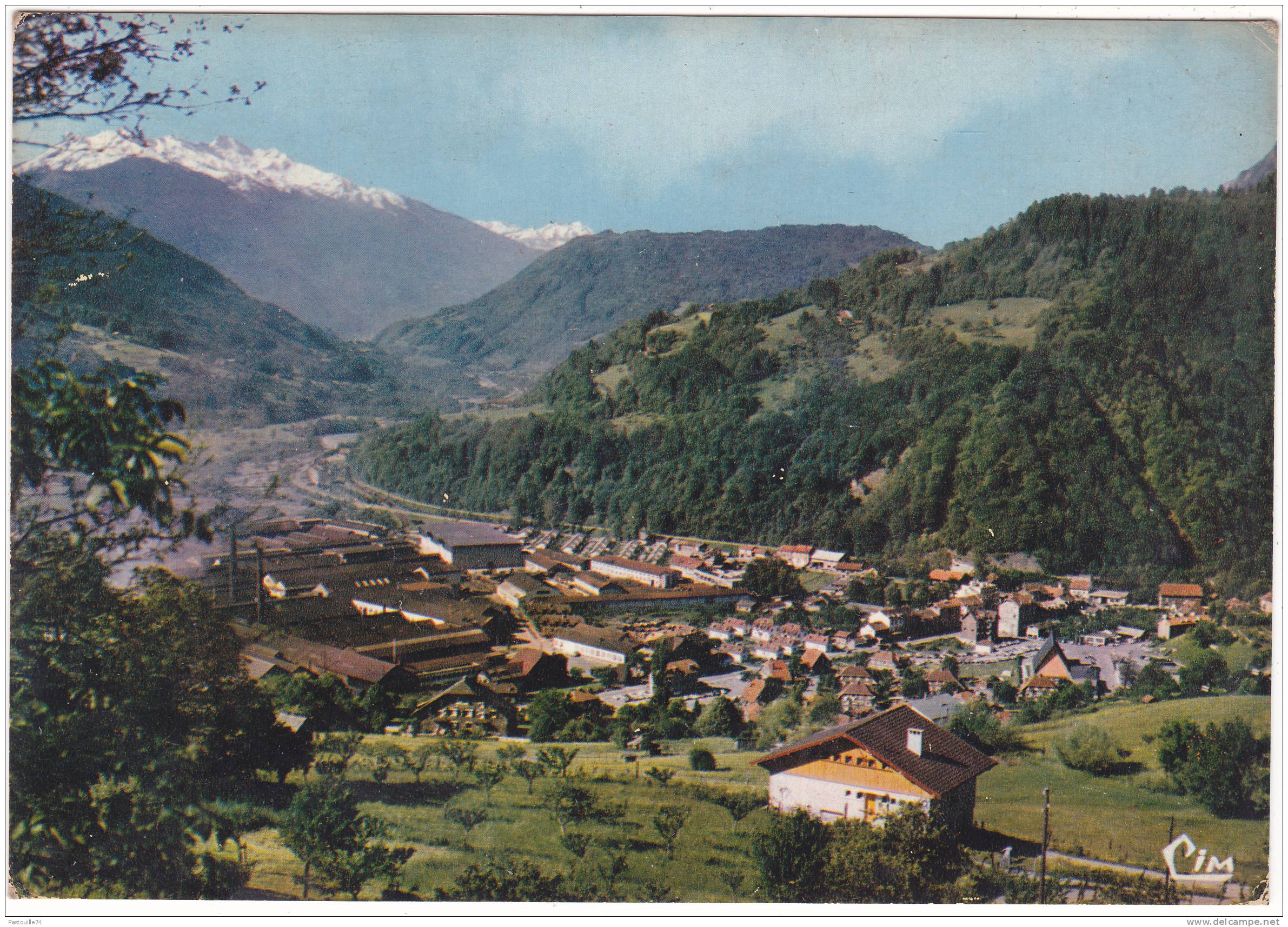 UGINE  (Savoie)   Echappée  Sur  Les  Fontaines  D'Ugine - Ugine