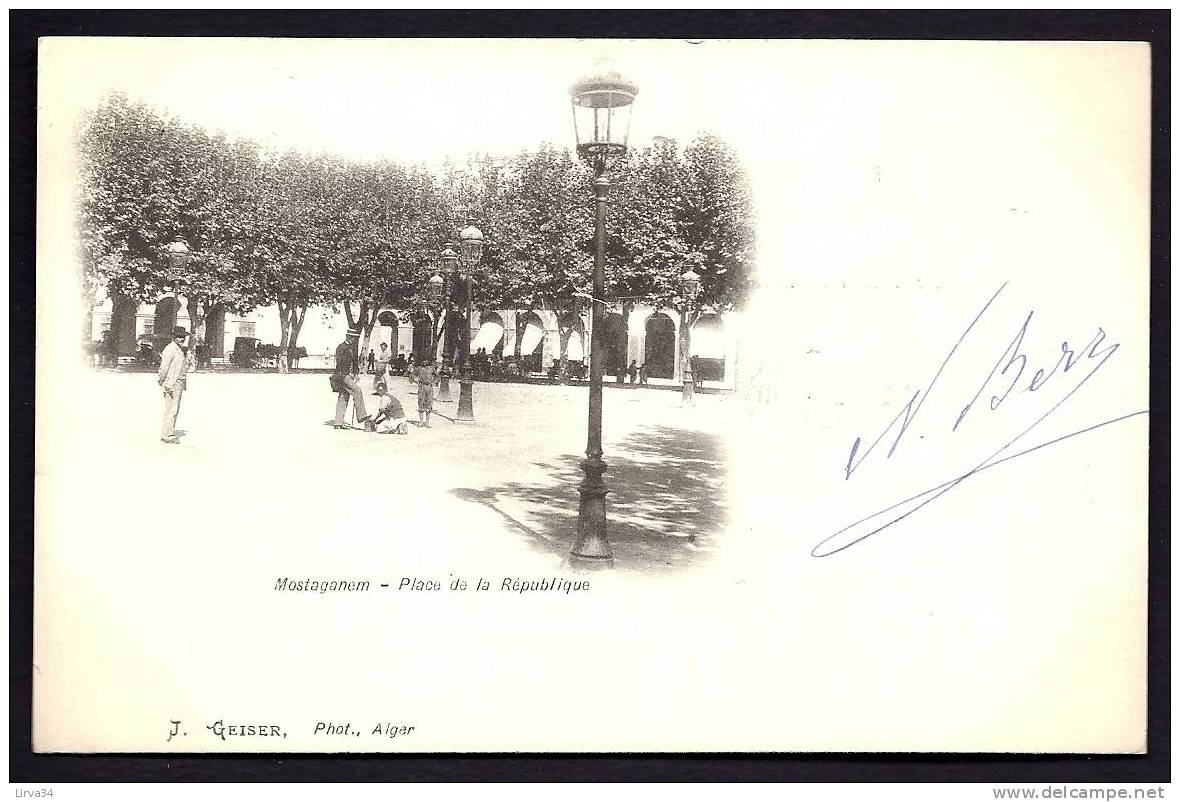 CPA  PRECURSEUR- ALGÉRIE- MOSTAGANEM- LA PLACE DE LA RÉPUBLIQUE AVEC ANIMATION- LAMPADAIRES- - Mostaganem