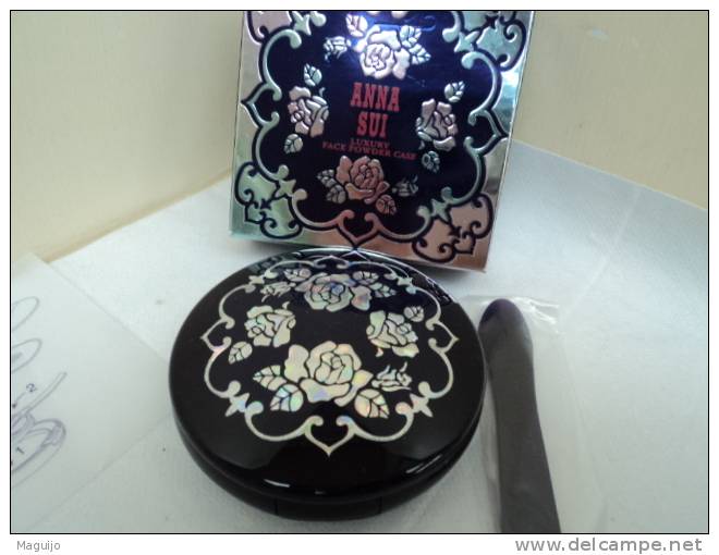 ANNA SUI " POUDRIER LUXE  NEUF MAIS VIDE /A REMPLIR  LIRE !!! - Miniaturas Mujer (en Caja)