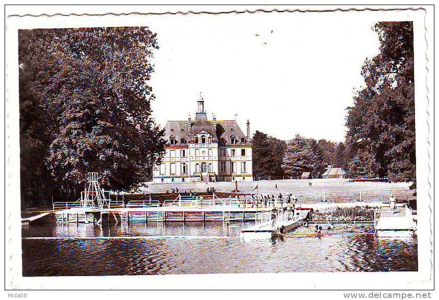 72.CHATEAU DE RIVESARTHE Pres MALICORNE. LA PISCINE. CENTRE DE JEUNES ET COLONIE DE VACANCES S.N.C.F.. REGION OUEST. - Malicorne Sur Sarthe