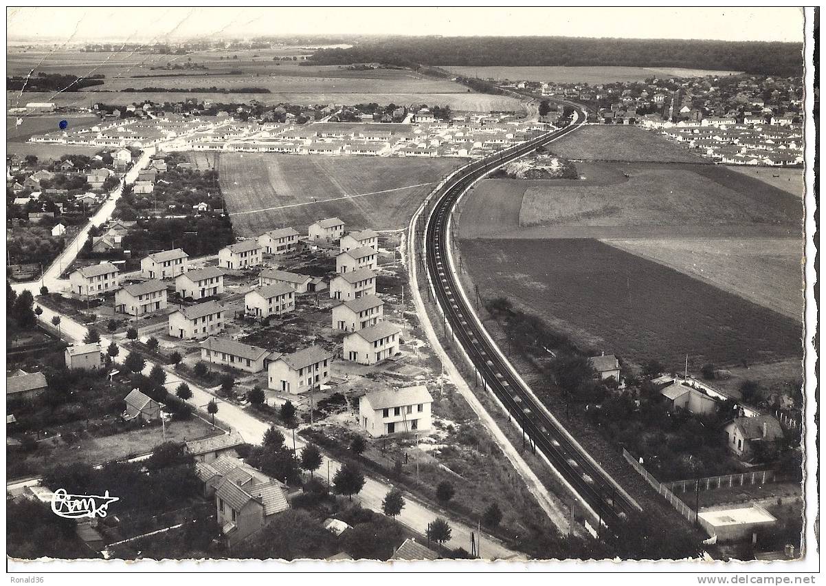 Cp 78 LES CLAYES Sous BOIS Le Home Familial Vue Aérienne ( Ligne De Chemin De Fer , Habitations ) - Les Clayes Sous Bois