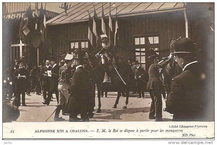 CARTE PHOTO ALPHONSE XIII A CHALONS S.M.LE ROI SE DISPOSE A PARTIR POUR LES MANOEUVRES  (PERSONNAGES) REF 22289 - Receptions