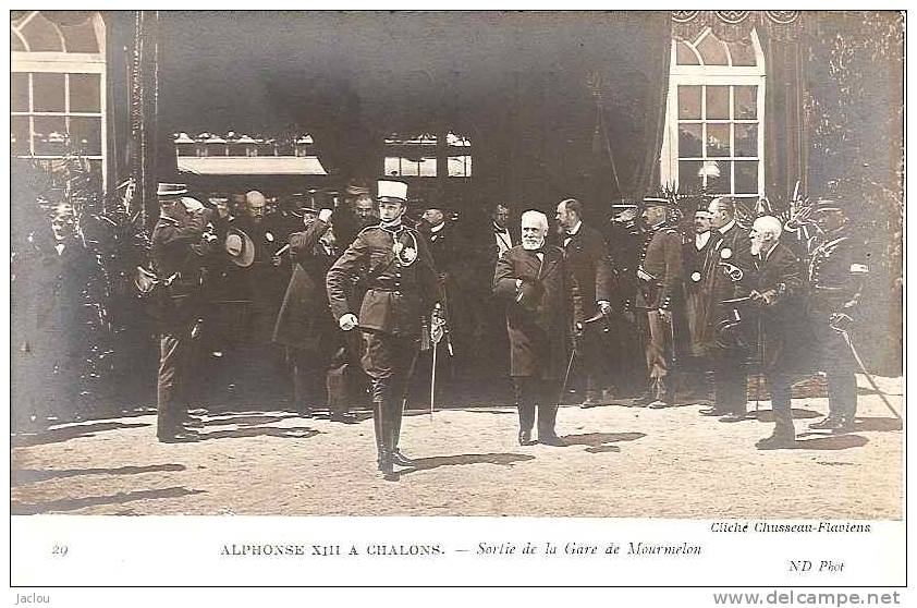 CARTE PHOTO ALPHONSE XIII A CHALONS SORTIE DE LA GARE DE MOURMELON (PERSONNAGES) REF 22288 - Réceptions