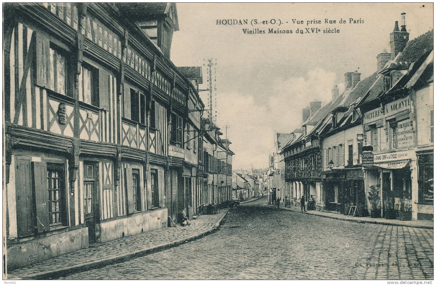 HOUDAN - Vue Prise Rue De Paris - Vieilles Maisons Du XVIème Siècle - Houdan