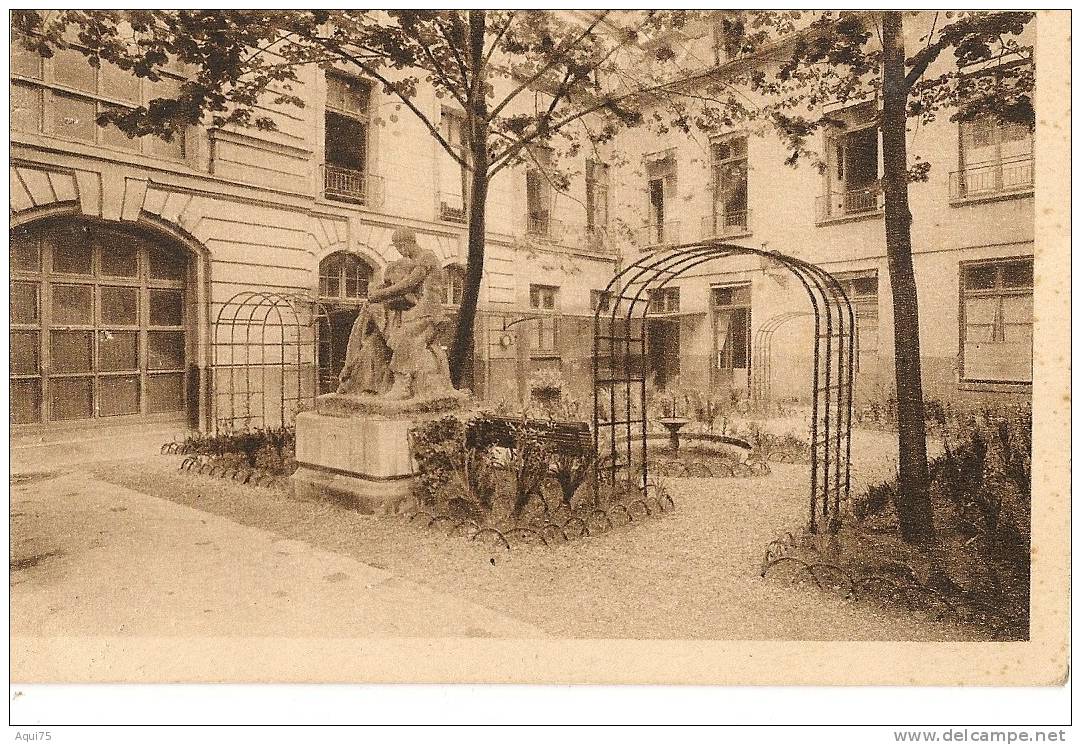 Ecole Sophie Germain    Un Coin Du   Jardin - Educazione, Scuole E Università