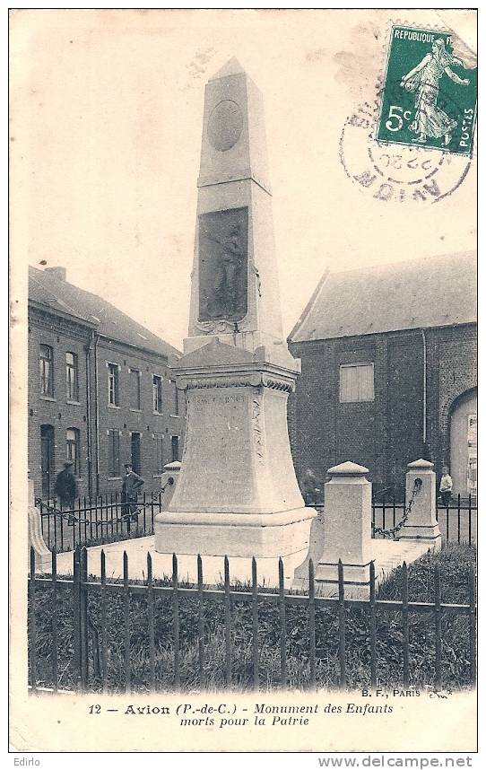 -AVION Monument Des Enfants Morts Pour La Patrie - TB (timbre Plié) - Avion