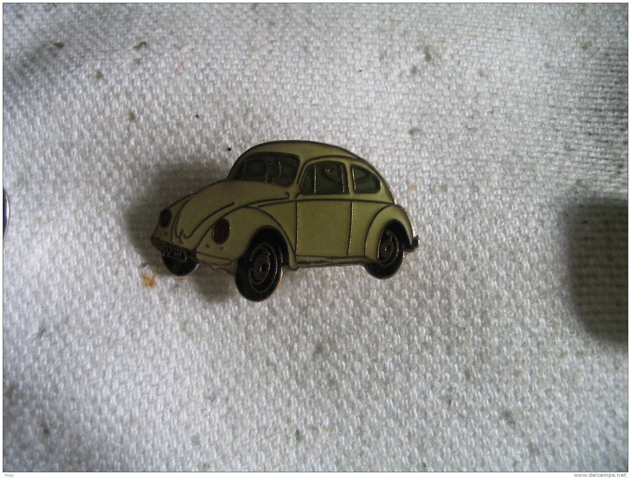 Pin´s Automobile Coccinelle  Wolkswagen De Couleur Blanche - Volkswagen