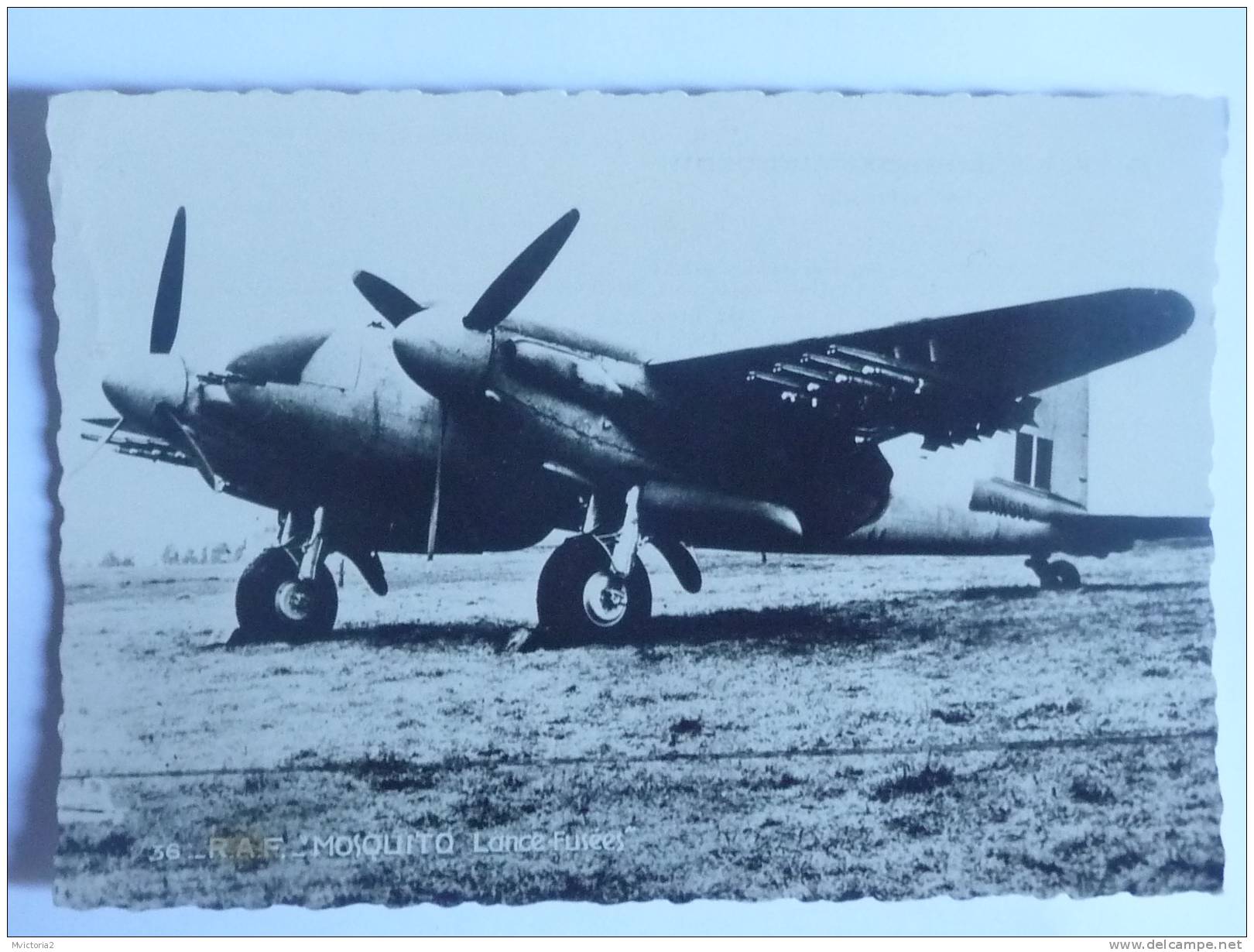 ROYAL AIR FORCE  " THE MOSQUITO", Lance Fusées,Costruction Entièrement En Bois, Très Rapide.. - 1939-1945: 2ème Guerre