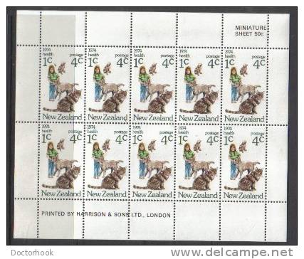 NEW ZEALAND  Scott #  B 90**  VF MINT NH Souvenir Sheet LG-820 - Blocks & Sheetlets