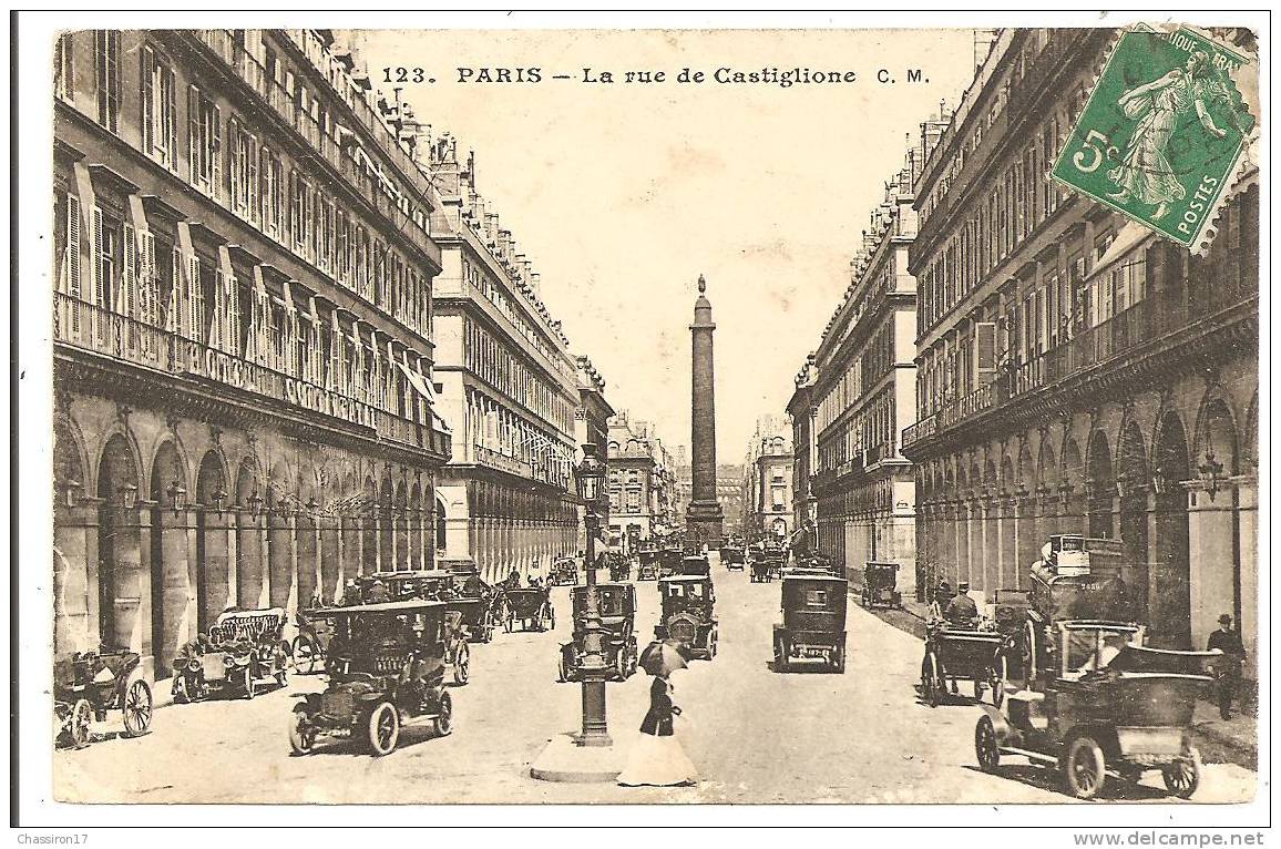 75 -   PARIS  1er -  La Rue De Castiglione   - Animation Transport Voitures Hippomobiles  Et Automobiles - Transport Urbain En Surface