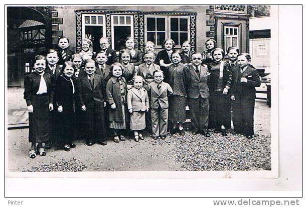 Un Groupe De La Population Du ROYAUME DE LILLIPUT - Exposition Internationale PARIS 1937 - Hommes