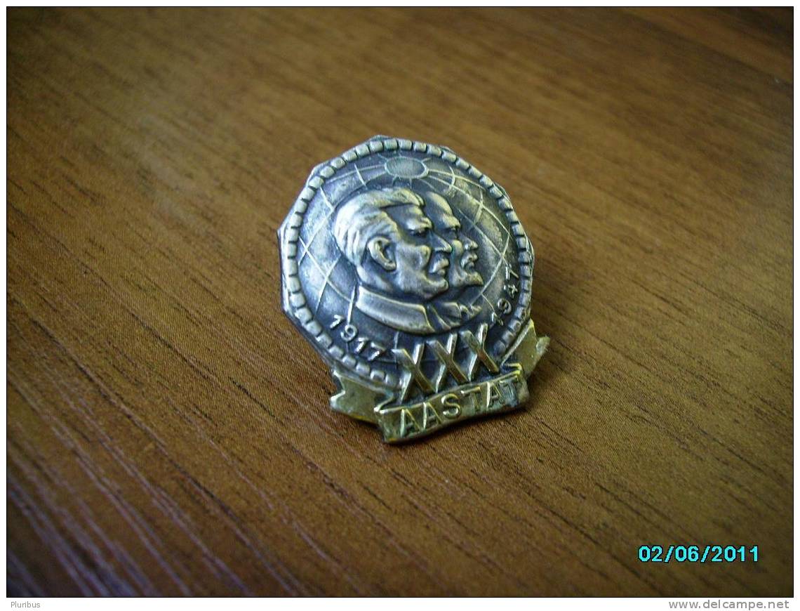 USSR RUSSIA ESTONIA VINTAGE BADGE, 30th ANNIVERSARY OF REVOLUTION 1917-1947, LENIN STALIN - Armee