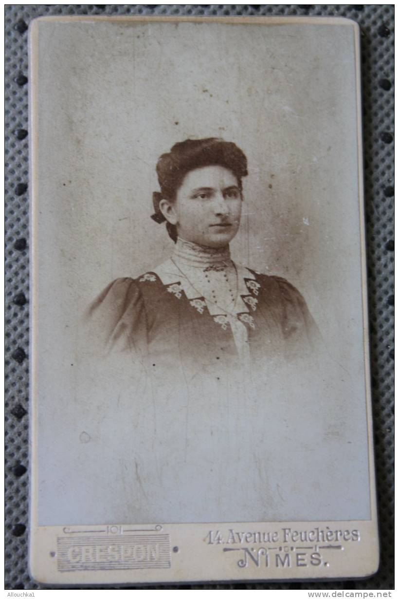 PHOTO ANCIENNNE : TYPE CARTE DE VISITE > FEMME NIMOISE PHOTOGRAPHIE CRESPON A NIMES  AGDISSEMENT AU CHARBON - Anciennes (Av. 1900)