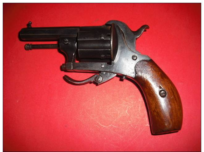 Revolver A Broche Cal.7mm - Decorative Weapons