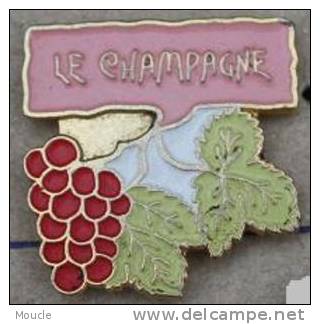 LE CHAMPAGNE - RAISINS - VIGNE - GRAPPE - FEUILLE - VIN - WINE - - Boissons