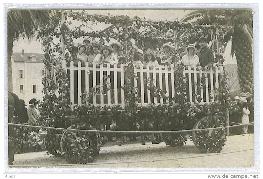 Carte Postale Photo. Bataille De Fleurs 1923 - Peut-être à VALENCE - Karneval - Fasching