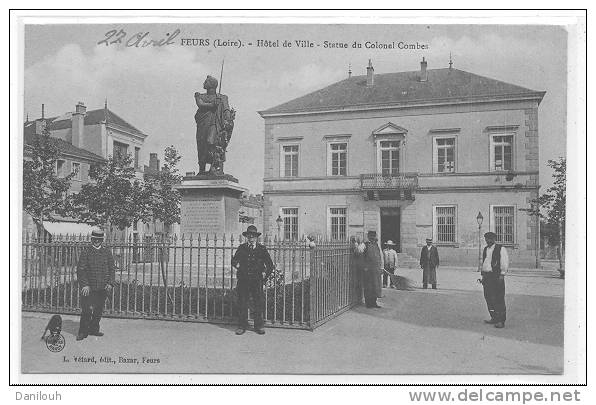 42 // FEURS - Hotel De Ville   Statue Du Colonel Combes   L Vetard édit   ANIMEE - Feurs