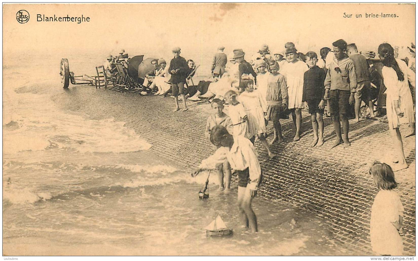 BLANKENBERGHE JEUX D´ENFANTS SUR UN BRISE LAMES - Blankenberge