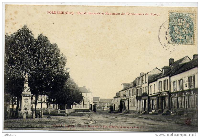 Formerie -  (oise) -    Rue De Beauvais Et Monument Des Combattants De 1870-71 - Formerie