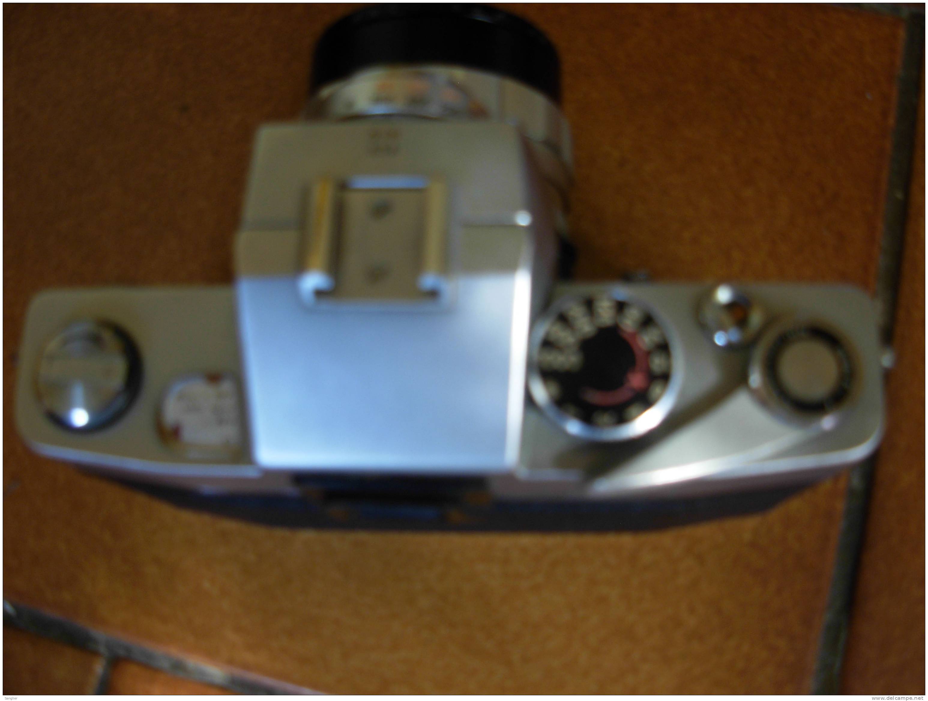 APPAREIL PHOTO  REFLEX PETRI - TRES RARE - TRES BON ETAT - A FAIRE REVISER  DECLANCHEUR - Cameras