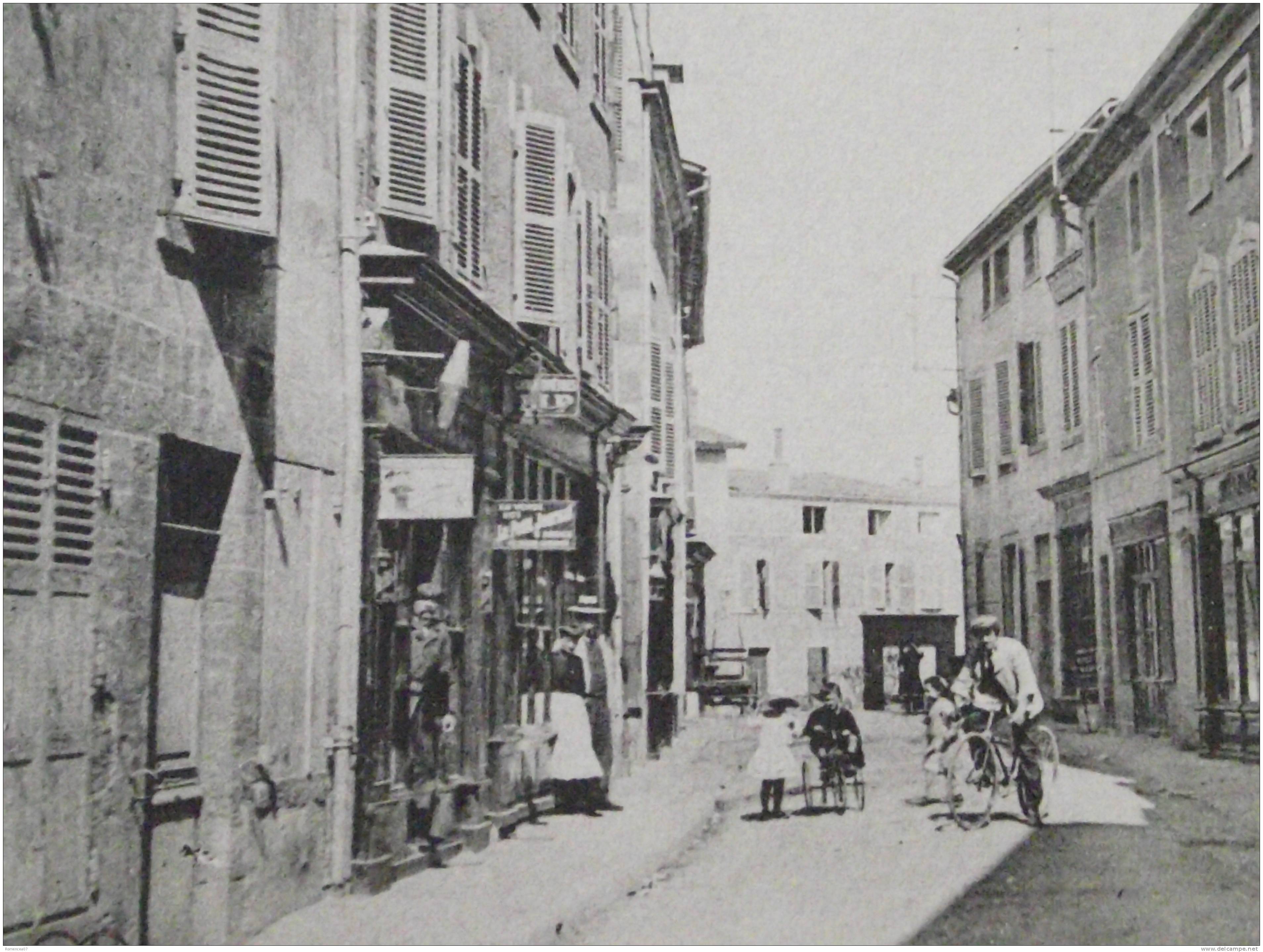 LEZOUX (Puy-de-Dôme) - Rue Du Commerce - Tabac - Animée - Non Voyagée - Cliché TOP ! - Lezoux